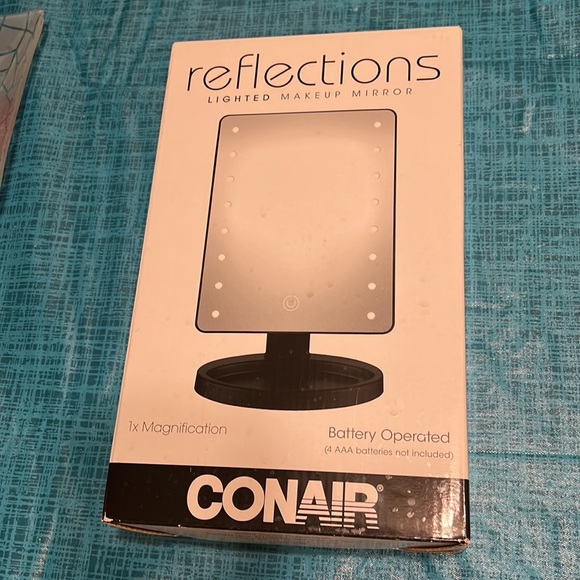 Lighted Makeup Mirror - Picture 3 of 5